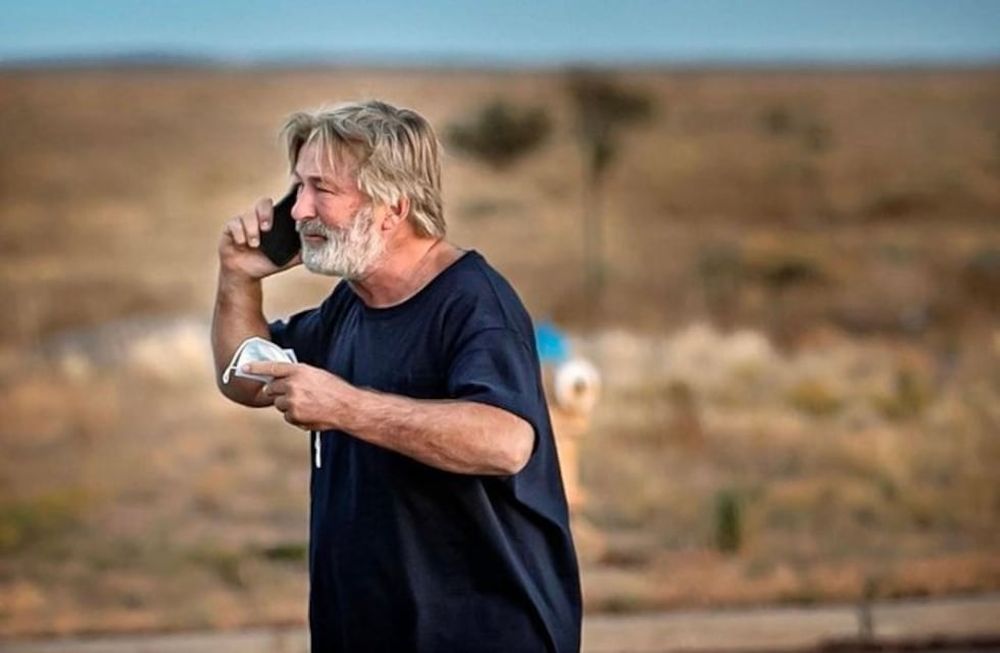 El actor Alec Bladwin rompió el silencio tras la tragedia en pleno set de filmación.