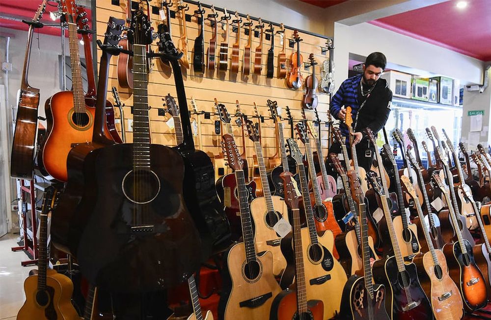 Hoffmann Instrumentos es una de los comercios más conocidos y tradicionales de Mendoza. Foto: Mariana Villa / Los Andes
