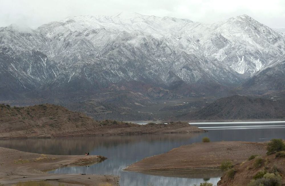 Mendoza 23 Agosto  de 2021 SociedadNieve en MendozaEsta mañana  el Servicio Meteorológico confirmó que el tiempo continuará inestable en cordillera y precordillera con algunas nevadas leves hasta el miércoles.Agua nieve, vientos fuertes y bajas temperaturas en Potrerillo, Luján de CuyoFoto: Orlando Pelichotti