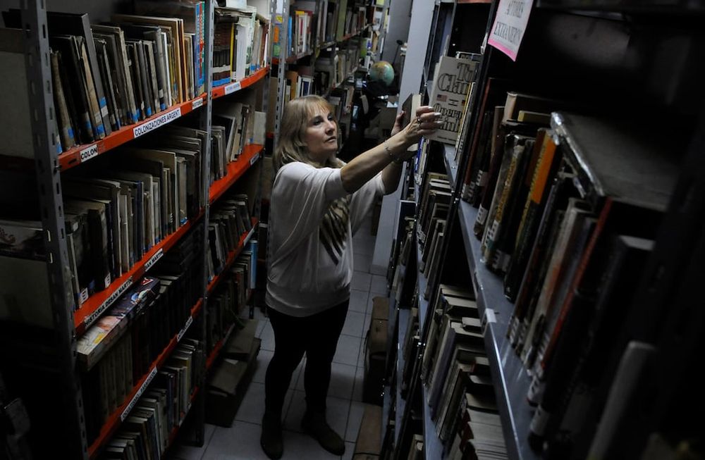 Biblioteca popular Pedro Celestino Arce, ubicada en Godoy Cruz.  Silvia Tarres (Bibliotecaria). Biblioteca popular Pedro Arce ubicada en Carril sarmiento 1950 cumple 100 años. Los Andes