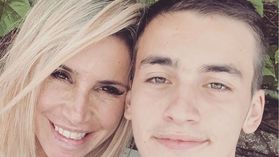 Toto Otero, el hijo mayor de Flor Peña, descubrió su pasión por la cocina y quiere ser chef