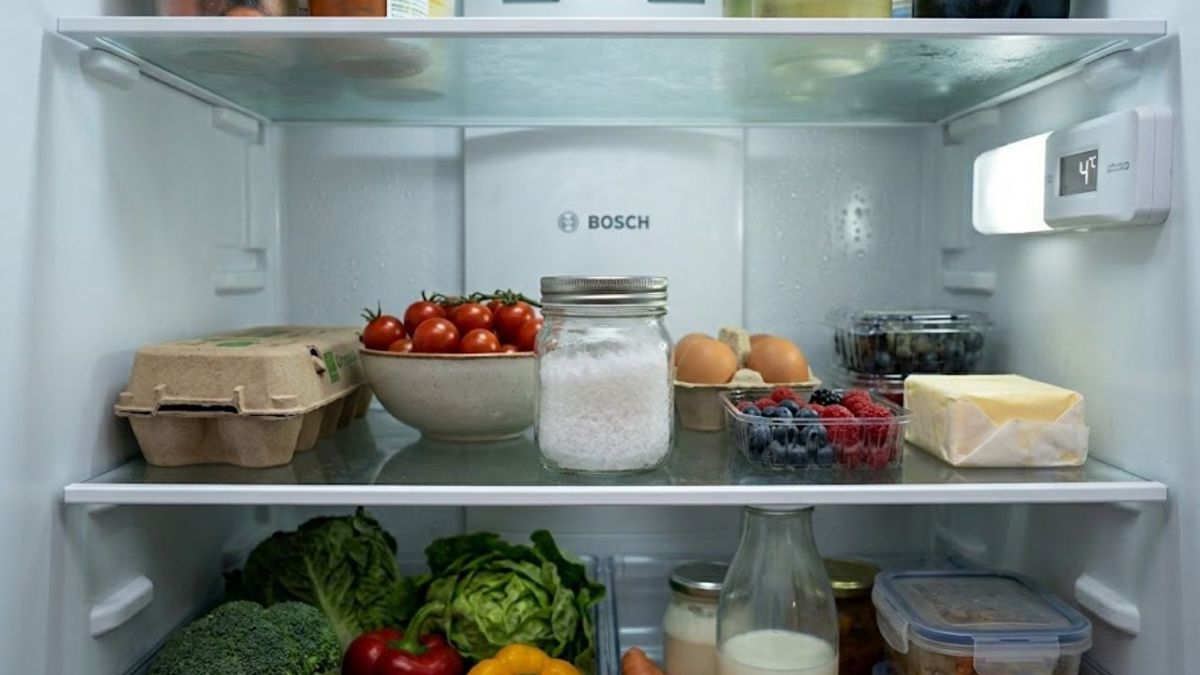 ¿Por qué la sal ahora debe guardarse en la heladera y qué función cumple en poco tiempo?