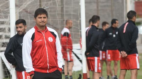 Abaurre se puso el buzo y ya trabaja al frente de Huracán Las Heras