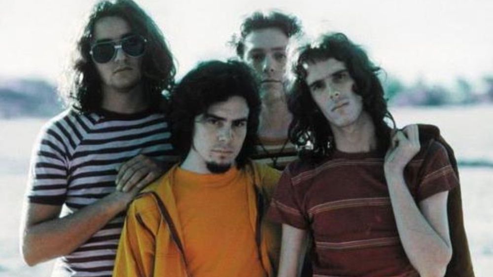Almendra, la banda de rock argentino formada en 1967 en el barrio porteño de Belgrano por Luis Alberto Spinetta, Edelmiro Molinari, Emilio del Guercio y Rodolfo García.