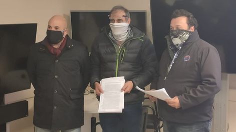 Los Andes | Fernando Biscardi, Relaciones Laborales YPF; Julián Matamala, Secretario General Sindicato Personal Jerárquico Petrolero de Cuyo y La Rioja y Gabriel Barroso, Petroleros Privados de Cuyo.