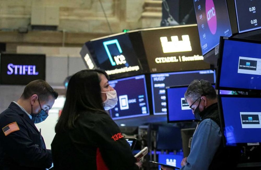El amplio triunfo opositor fue celebrado por los inversores internacionales, y las acciones y los bonos argentinos se dispararon por encima del 13% este lunes en Wall Street, (AP)