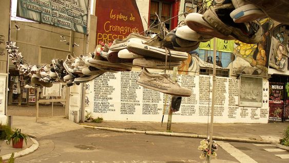 Un 30 de diciembre de 2004 ocurría una de las peores tragedias de nuestro país: una bengala encendida en el boliche República de Cromañón desató un incendio que dejó 194 muertos y 1.432 heridos.