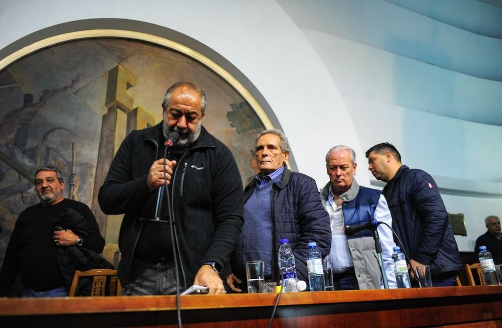La cúpula de la CGT se reunirá este jueves por la tarde en la sede de la calle Azopardo 802 - (Clarín)