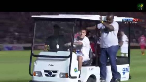 Video: Neymar demostró ser un buen conductor de carrito de auxilio médico