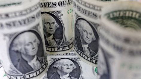 Estos movimientos en el mercado cambiario reflejan la volatilidad actual, influenciada por factores internos y externos que afectan la economía argentina.