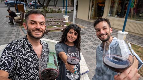 “Cuarzo en bruto” está integrado por Gabriel Fernández, Soledad López y Mariano Cruz. Obtuvieron un premio de $1,5 millón. | Foto: Ignacio Blanco / Los Andes