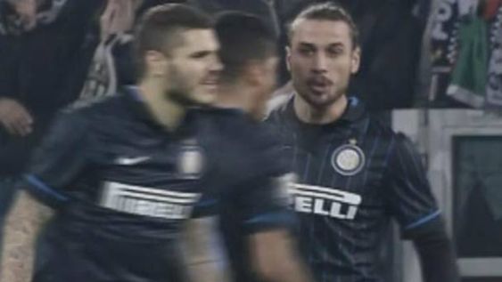 Osvaldo increpó a Icardi y quiso golpearlo en pleno partido