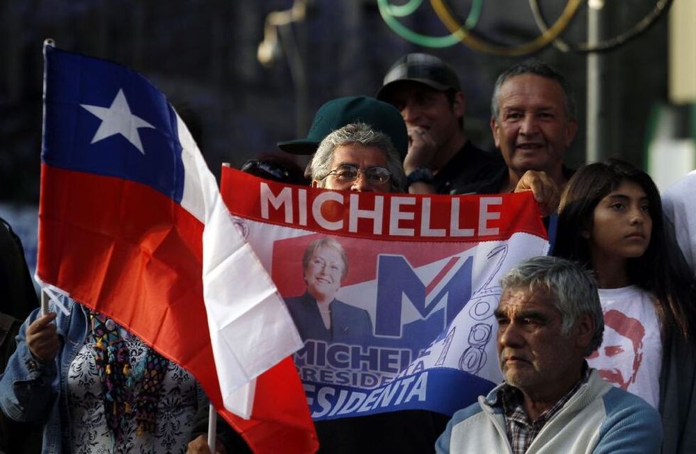 Inicia la carrera para el balotaje y Bachelet se prepara para ganar
