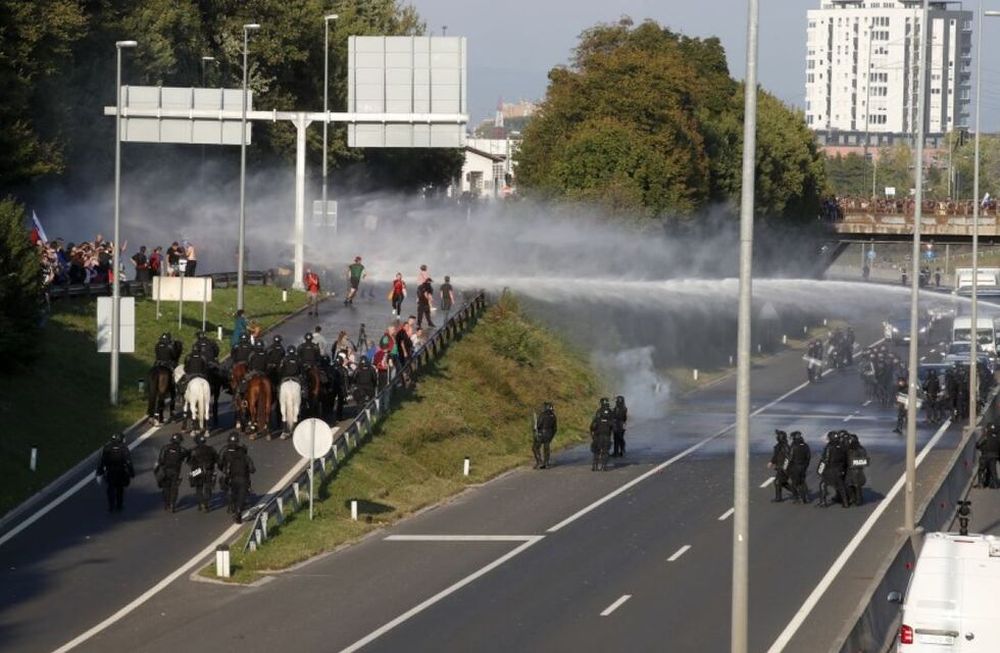 Protesta antivacuna en Liublijana, Eslovenia, el miércoles 29 de septiembre de 2021. (ASSOCIATED PRESS)