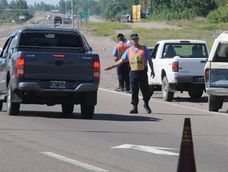 La normativa delega formalmente en los municipios la emisión de licencias, establece auditorías provinciales y reconoce la validez de documentación digital en controles viales. La normativa delega formalmente en los municipios la emisión de licencias, establece auditorías provinciales y reconoce la validez de documentación digital en controles viales.