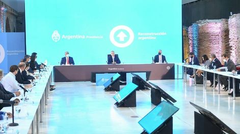 Los Andes | Fernández encabeza el acto en el Museo del Bicentenario junto al ministro Guzmán (Foto: Presidencia de la Nación)