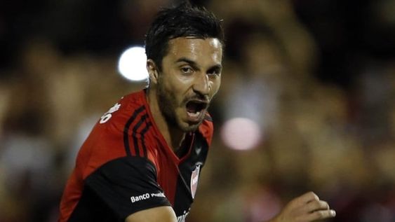 El delantero ex River, tuvo su primera reunión con los directivos de Newells y solo resta la firma del goleador para volver a su cuna futbolística.