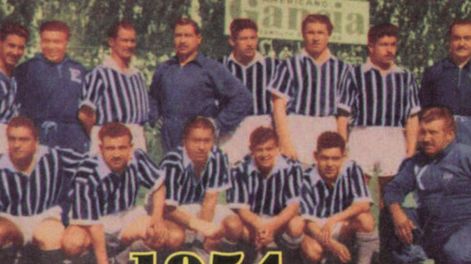 Imagen del equipo campeón de 1954. Fue el quinto título de Liga Mendocina conseguido por el Tomba.