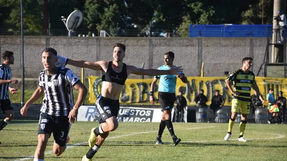 Figura. En el último minuto de juego, Imanol González puso la igualdad para el Lobo.&nbsp;