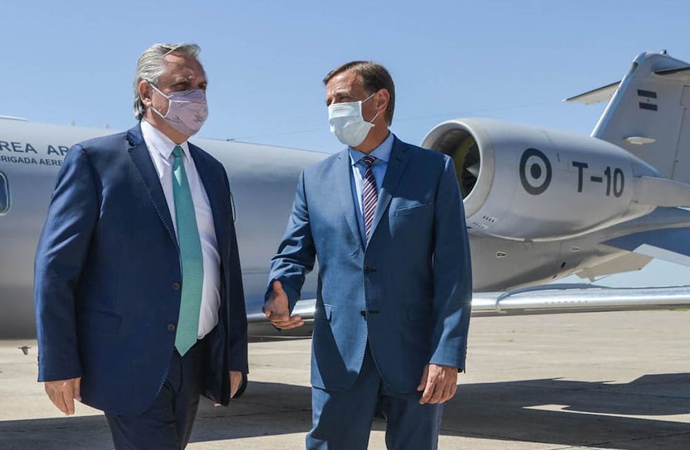 El presidente de la Nación, Alberto Fernández, y el gobernador de Mendoza, Rodolfo Suárez, en un encuentro en octubre. El mendocino se volvió a distanciar de las medidas nacionales con respecto al Covid.