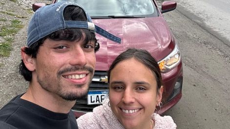 Viven y recorren Argentina en un Onix: cómo financian su vida nómade.