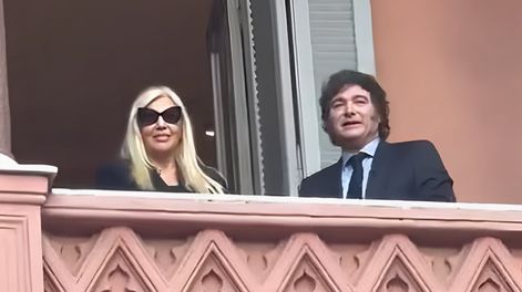 Susana fue a Casa Rosada a entrevistar a Milei y salieron juntos a saludar al balcón. Foto: captura de video