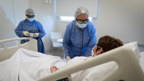 Si la capacidad de respuesta de las clínicas y hospitales privados se reduce, los afiliados a la seguridad social requerirán atención en los hospitales y centros de salud estatales quienes también colapsarán / Ignacio Blanco