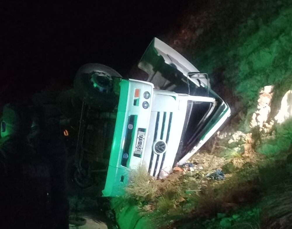 Volcó un camión jaula en la Cuesta de los Terneros