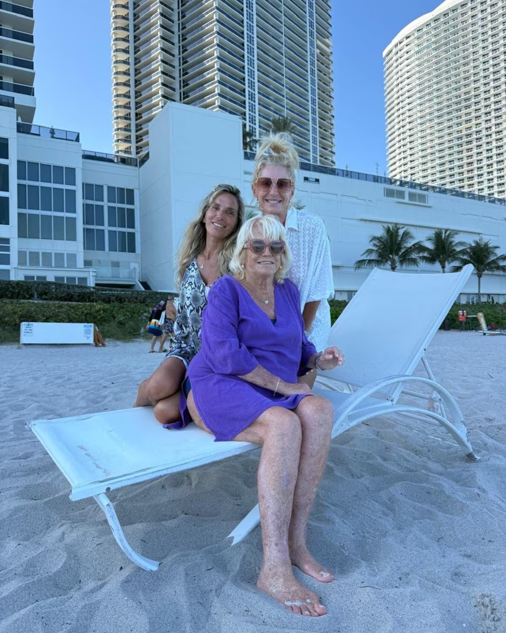 Yanina Latorre junto a su hermana y madre.