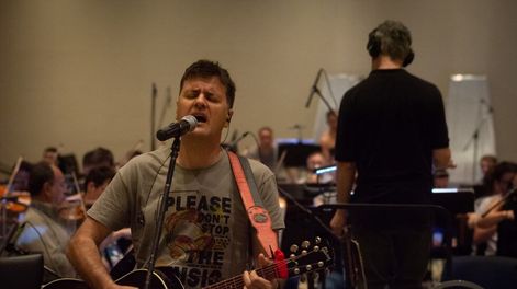 Ciro y Los Persas con la Orquesta Filarmónica de Mendoza OFMBackstage del ensayo que se realizó en unos de los salones del Hotel Condor de Los Andes en Guaymallén previo a la Fiesta de La Cerveza. Foto: Ignacio Blanco / Los Andes