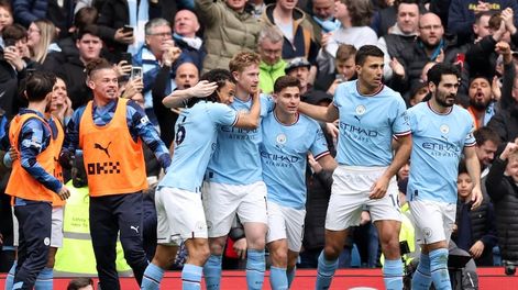 Julián Álvarez encaminó el rumbo del Manchester City contra Liverpool.