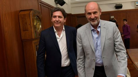 Los Andes | Reunión de ministros en Casa de Gobierno Gustavo Fernández. Ministro de Producción, Trabajo e Innovación de San Juan, junto al Ministro de Producción de Mendoza, Rodolfo Vargas Arizu. / Foto: Orlando Pelichotti