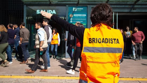 Simulacro de sismo para cerrar la primera edición del Ciclo de Capacitaciones Sísmicas