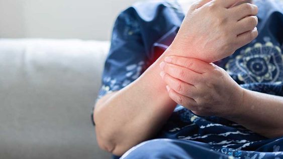 Las manos y los pies son las primeras partes del cuerpo que avisan el problema.