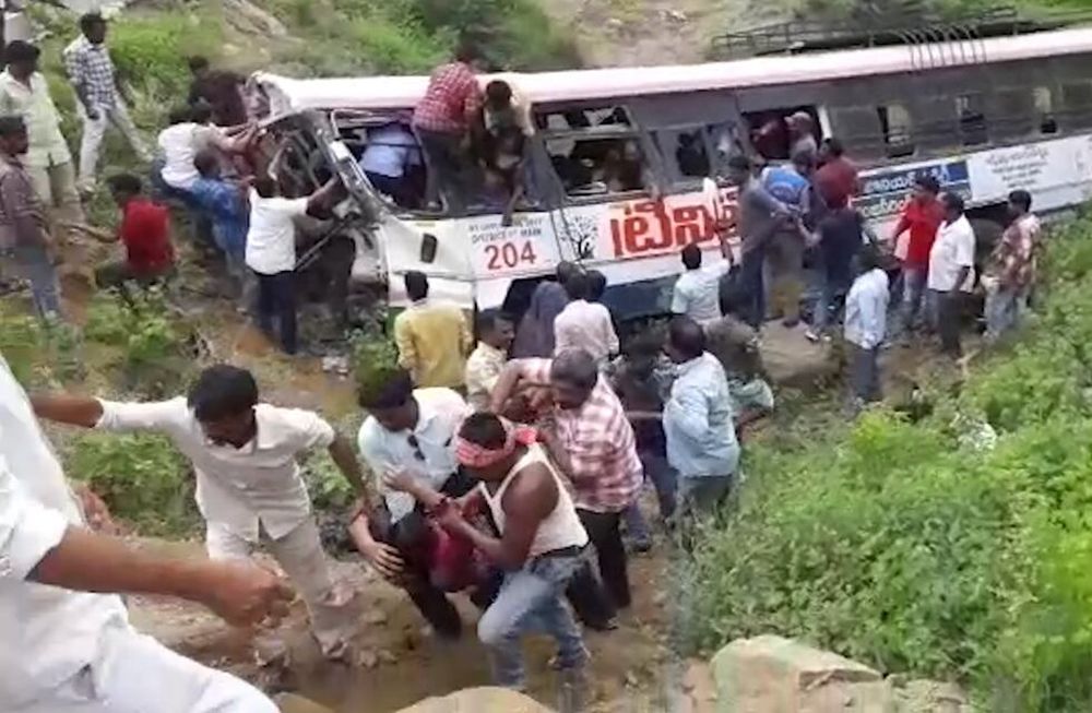 Tragedia en India: al menos 45 peregrinos budistas murieron cuando iban camino al templo