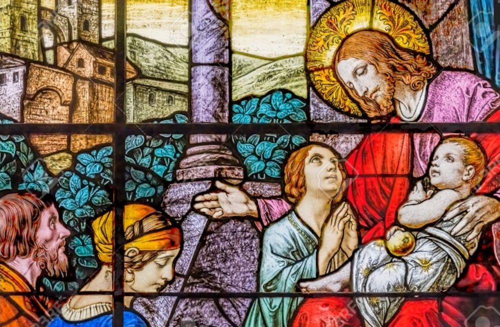 Jesús y los niños pequeños. Detalle del vitral de Franz Meyer (Alemania), de 1920. Obra expuesta en uno de los ventanales de la iglesia católica Gesu, en Miami, Florida. En el Evangelio de Hoy, San Marcos cuenta que no les impidan que se acerquen.&nbsp;