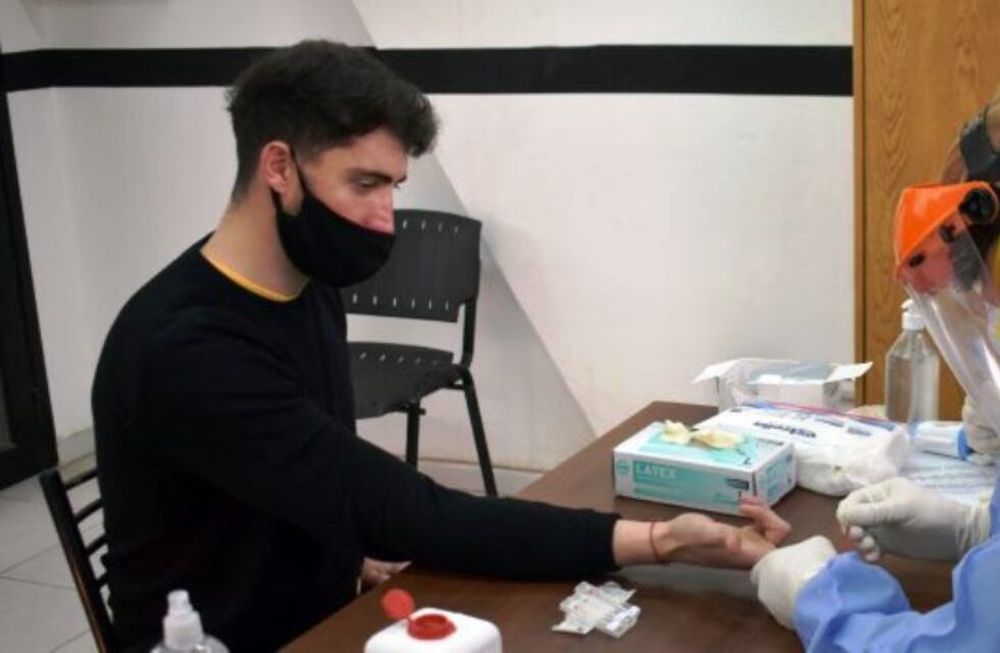 Los jugadores del Lobo fueron testeados en las instalaciones del club y dentro de 24 horas conocerán los resultados. / Gentileza: Prensa Gimnasia y Esgrima.