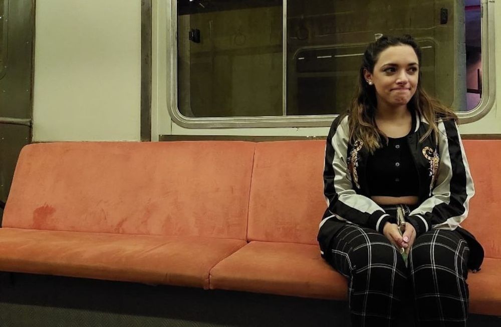 Una ex participante de Bake Off fue a un restaurante con temática de metro de Nueva York, se indignó por la comida y el precio e hizo su descargo en Twitter.