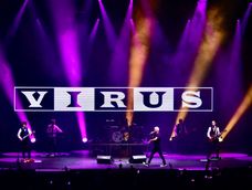Con un sonido potente y ajustado, Virus confirmó en Arena Maipú que sus canciones conservan intacta su fuerza escénica.&nbsp;