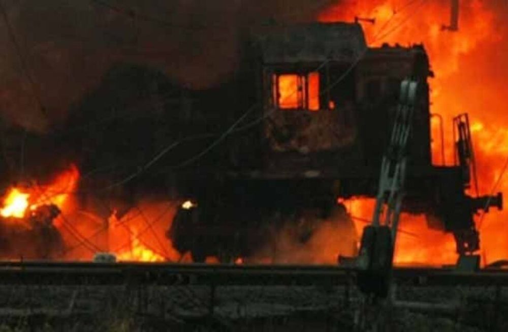 Al menos 25 muertos al volcar e incendiarse un tren en Myanmar
