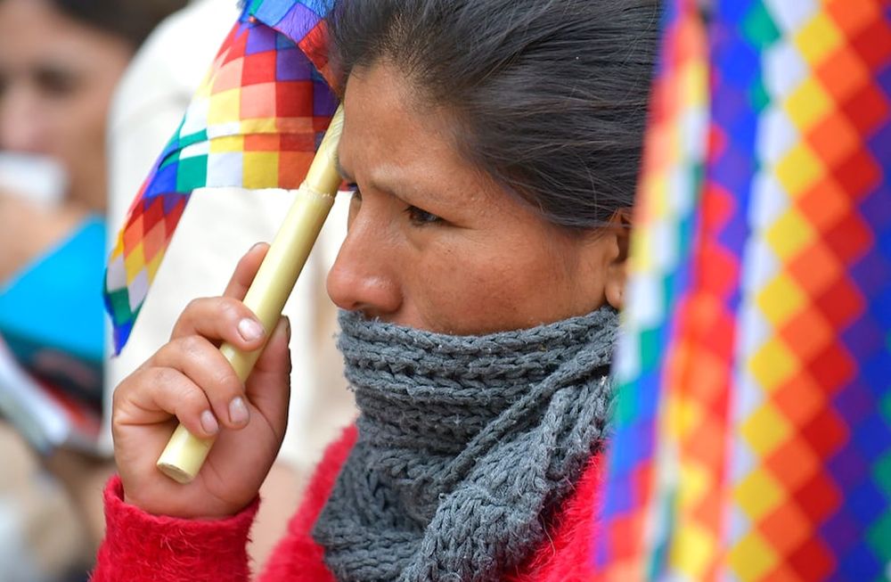 Mapuches protestando en la Legislatura de Mendoza. Foto: Orlando Pelichotti