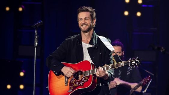 Axel volvió a los escenarios con un show ambicioso por streaming