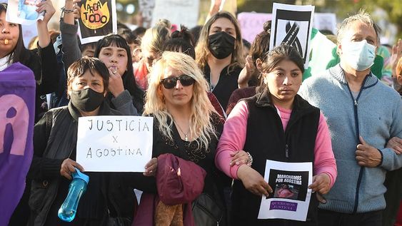 En San Martín, familiares y amigos de Agostina Trigo marcharon por las calles del centro para pedir Justicia. Agustina fué encontrada sin vida en un galpón abandonado en el distrito Buen Orden de San Martín.Foto: José Gutierrez/ Los Andes