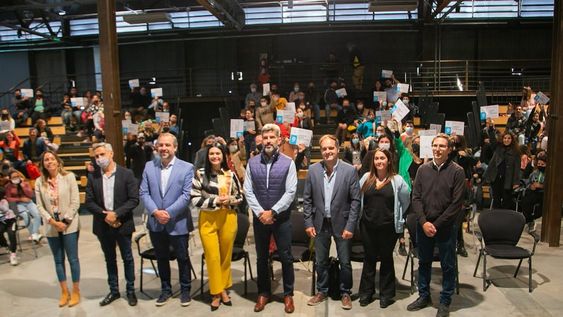 Se entregaron 10 casas y créditos a beneficiarios de las líneas Procrear II y Casa Propia en la Nave Cultural