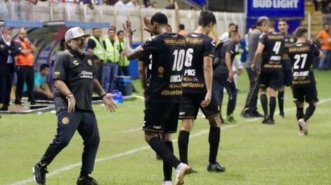 Señal del destino: el Dorados de Maradona ganó con tres goles del 10