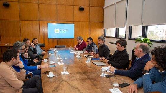 Ulpiano Suarez se reunió con los representantes de gremios y cámaras de comercio para llevar tranquilidad