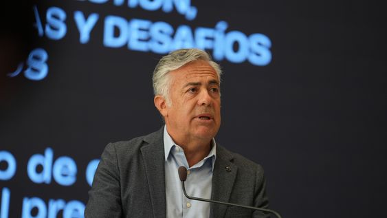 El gobernador Alfredo Cornejo en un acto en la Bolsa de Comercio.&nbsp;