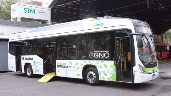 El coche reduce entre un 20% y 90% la emisión de dióxido de carbono y disminuye también el ruido superior en un 50%. Foto: Gentileza / Prensa Gobierno de Mendoza