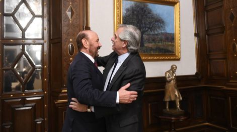 Los Andes | El presidente Alberto Fernández al recibir al gobernador formoseño Gildo Insfrán en Casa Rosada