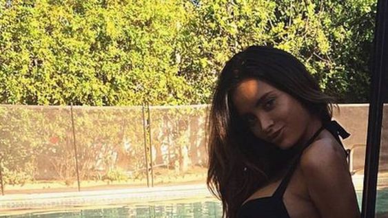 Fuerte polémica por el cuerpo de una modelo embarazada